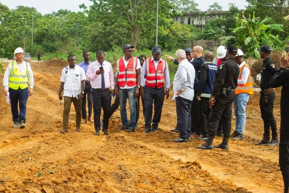 la visite des membres de la délégation le site de Yopougon BAE